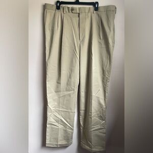 Roundtree & Yorke Men’s  khaki slacks Size 40x32
